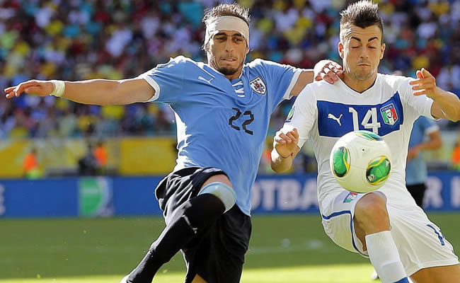 Cáceres y Hernández se caen de la lista de Uruguay contra Austria por lesión. Foto: EFE