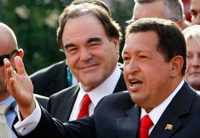 Oliver Stone y Hugo Chávez. Foto: EFE