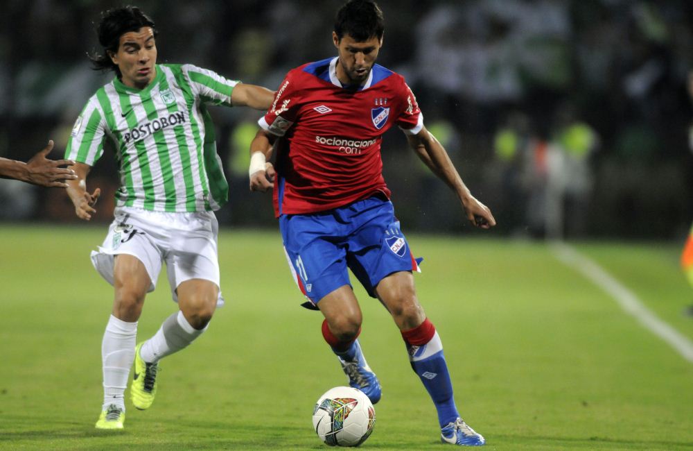 Nacional de Medellín, con dos goles de Daniel Bocanegra y un jugador menos, igualó 2-2 con Nacional de Uruguay. Foto: EFE