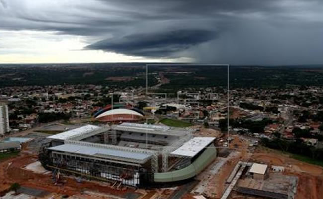 Autoridades garantizan que el estadio de Cuiabá estará listo el 26 de abril. Foto: EFE