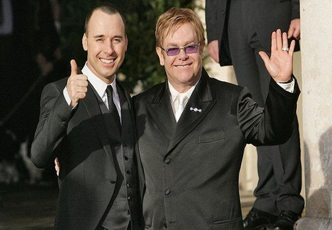 David Furnish y Elton John. Foto: EFE