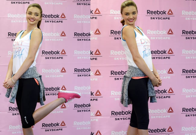 La modelo Miranda Kerr ofrece una clase de yoga. Foto: EFE