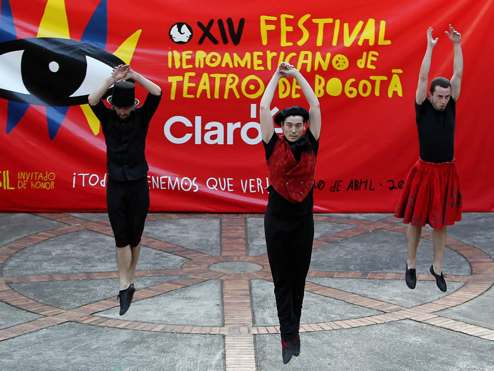 Obra de danza contemporánea vasca "Gelajuaziak". Foto: EFE