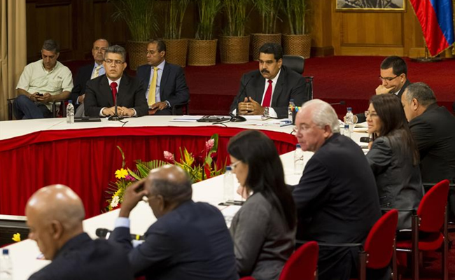 El Gobierno y la oposición venezolana enl diálogos para tratar de encontrar salidas a la crisis política. Foto: EFE