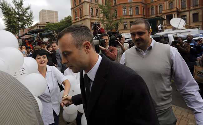 El atleta paralímpico Oscar Pistorius a su llegada a otra jornada de su juicio. Foto: EFE