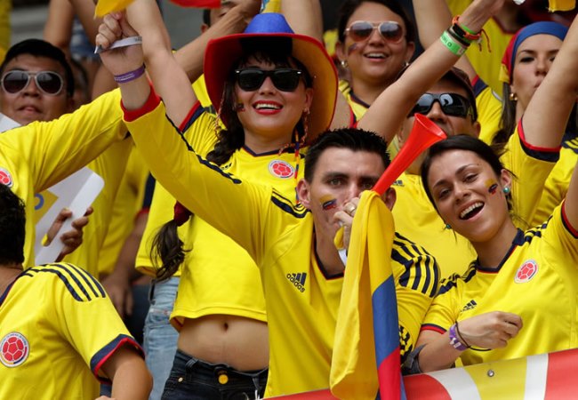 Los aficionados colombianos aún pueden asegurar su puesto en Brasil. Foto: EFE