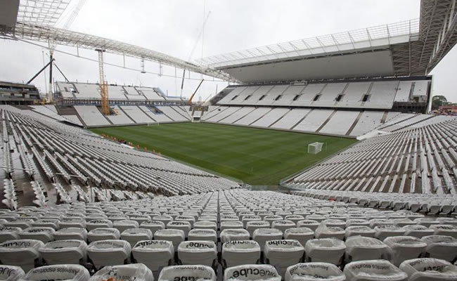 El estadio de la inauguración del Mundial es entregado con obras pendientes. Foto: EFE