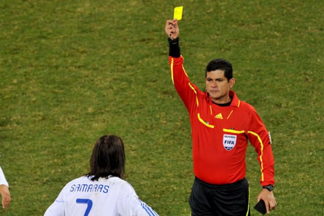 Ruiz fue el último árbitro colombiano en pitar en un Mundial, lo hizo en Suráfrica 2010. Foto: EFE