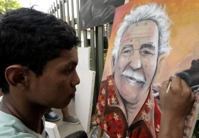El pintor Melquin Merchan, hace un retrato del premio Nobel de literatura, Gabriel García Márquez. Foto: EFE