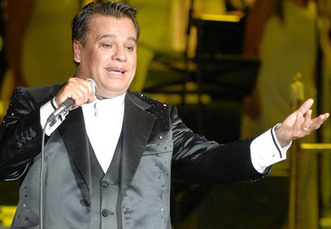 El cantante mexicano Juan Gabriel durante una presentación. Foto: EFE