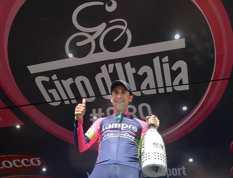 El ciclista italiano Diego Ulissi del equipo Lampre celebra su victoria en la quinta etapa. Foto: EFE