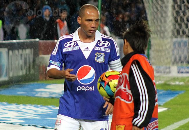 Máyer Candelo se viene desempeñando como capitán en Millonarios. Foto: Interlatin