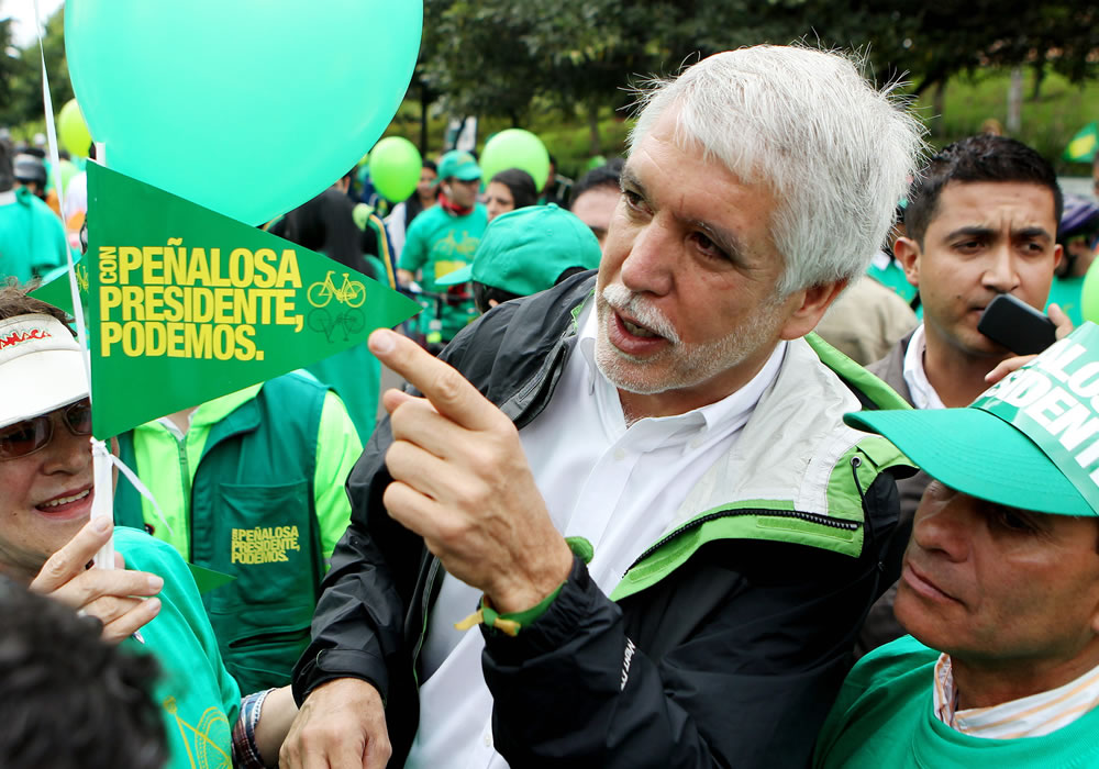 El candidato presidencial colombiano por el partido Alianza Verde, Enrique Peñalosa, participa en el evento de cierre de campaña. Foto: EFE
