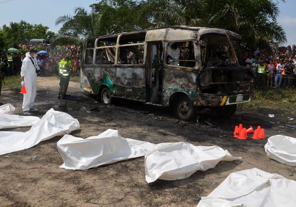 Explosión de bus con 33 niños de la Fundación Magdalena abordo. Foto. Foto: EFE