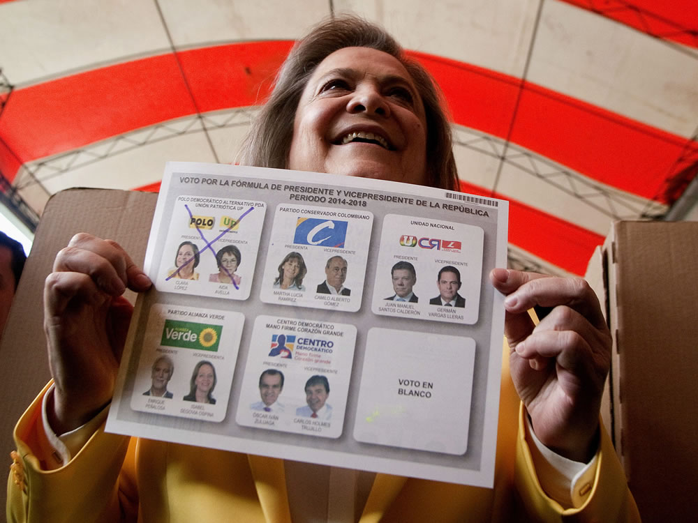 Clara López votando. Foto: EFE