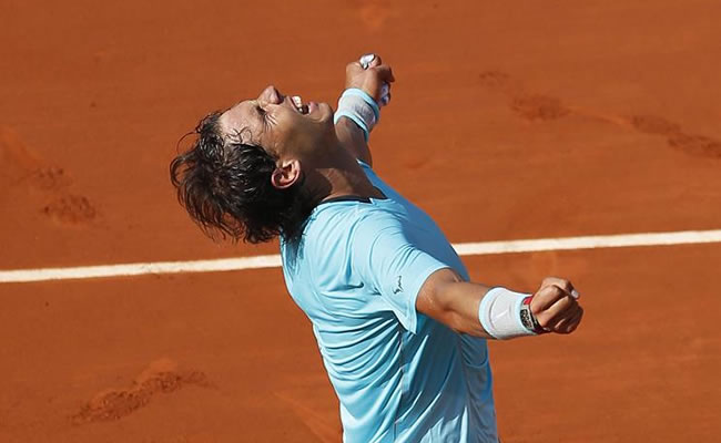 El tenista español Rafael Nadal celebra su victoria por 6-3, 6-2 y 6-1 ante Andy Murruay. Foto: EFE
