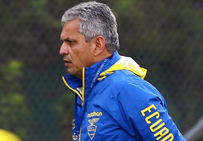 Reinaldo Rueda ya está en Brasil preparando el debut de Ecuador. Foto: EFE