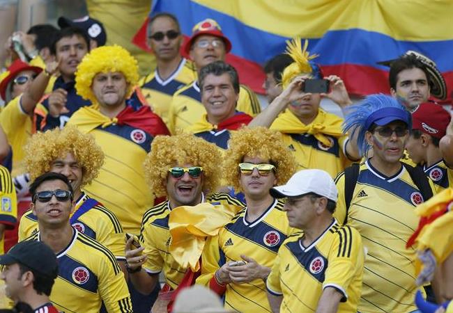 Los aficionados colombianos no para de celebrar. Foto: EFE