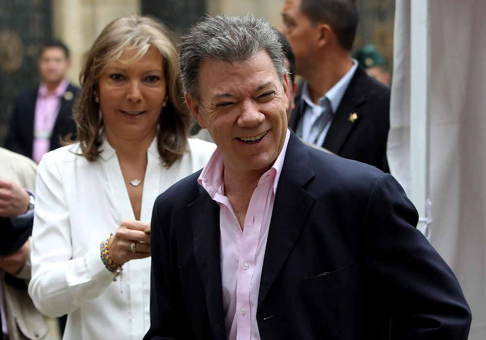 El presidente de Colombia y candidato a la reelección, Juan Manuel Santos, tras ejercer su derecho al voto. Foto: EFE