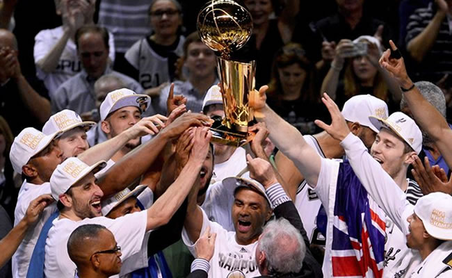 Los Spurs se proclaman nuevos campeones de la NBA. Foto: EFE