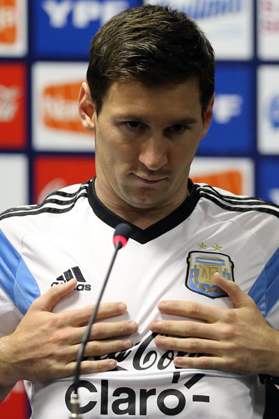 El jugador argentino Lionel Messi durante una rueda de prensa después del entrenamiento de su equipo. Foto: EFE
