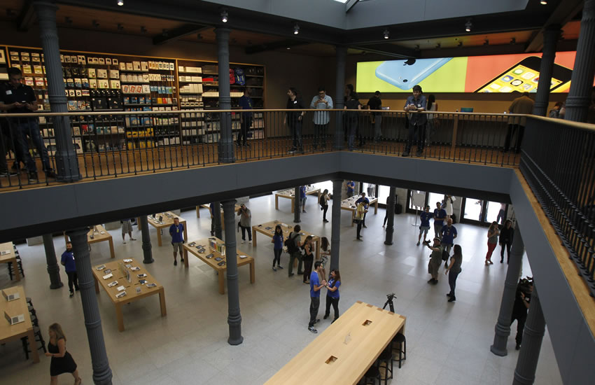 Nueva tienda Apple en España. Foto: EFE