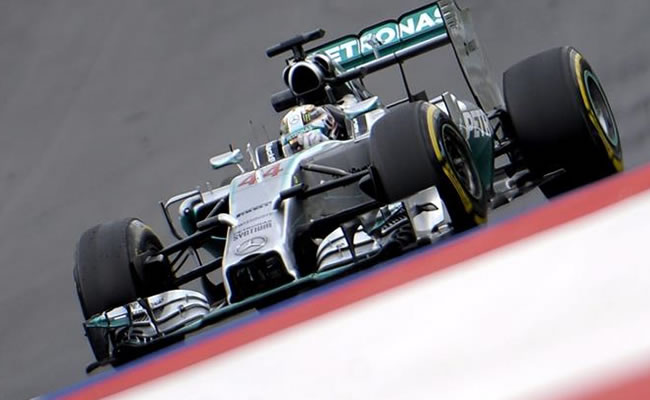Lewis Hamilton, el más rápido en los segundos entrenamientos en Austria. Foto: EFE
