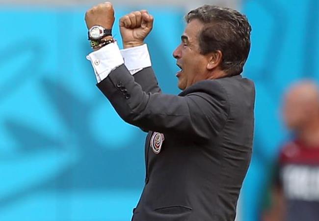 Jorge Luis Pinto es considerado héroe en Costa Rica tras vencer a Uruguay e Italia. Foto: EFE