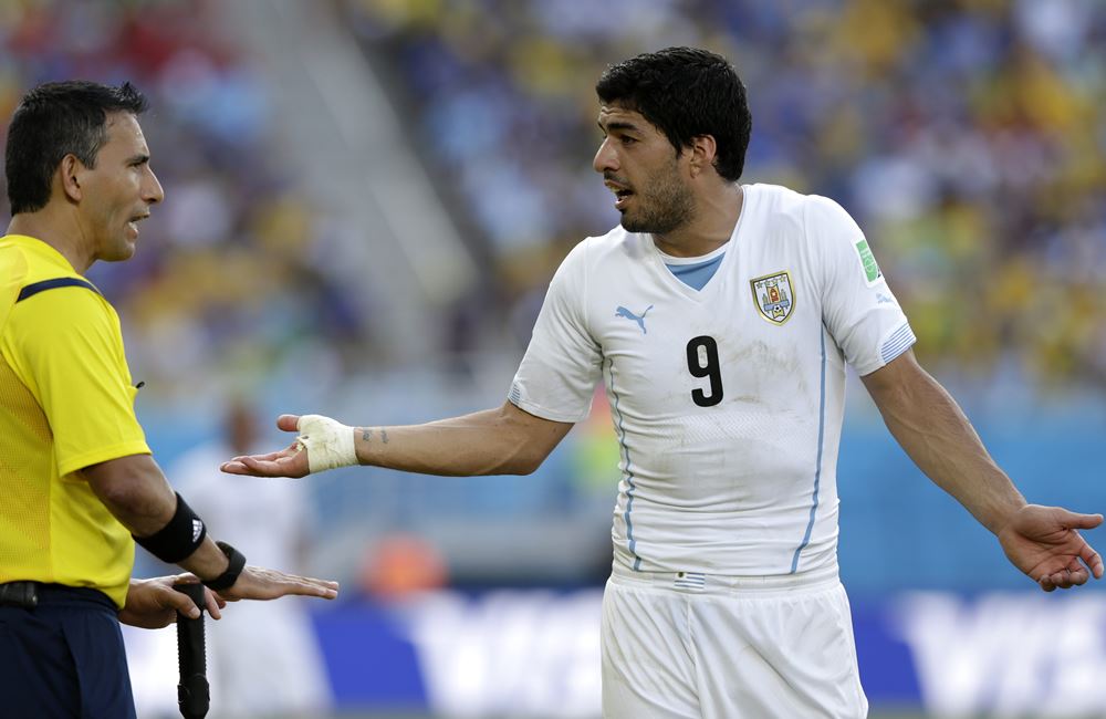 Luis Suárez ni Uruguay podrá apelar el posible castigo que le imponga la Fifa. Foto: EFE
