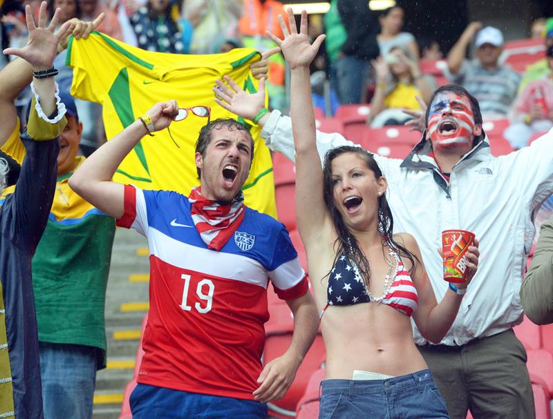 Fanáticos en el partido Estados Unidos-Alemania por el Grupo G de Mundial de Brasil 2014. Foto: EFE