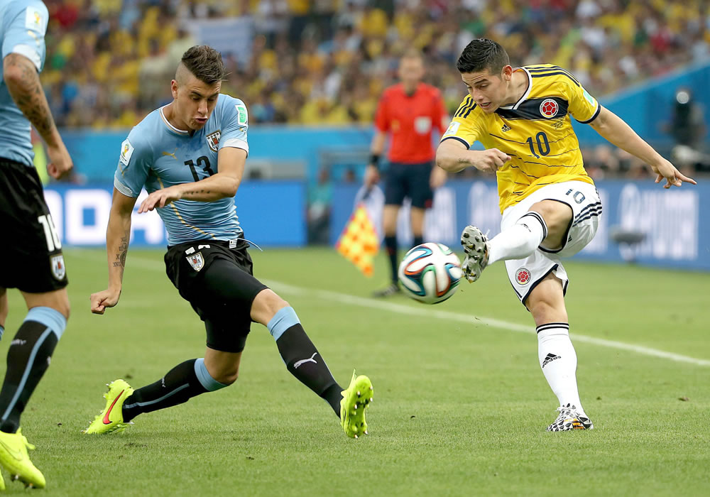 Un gran gol de James Rodríguez da ventaja a Colombia. Foto: EFE