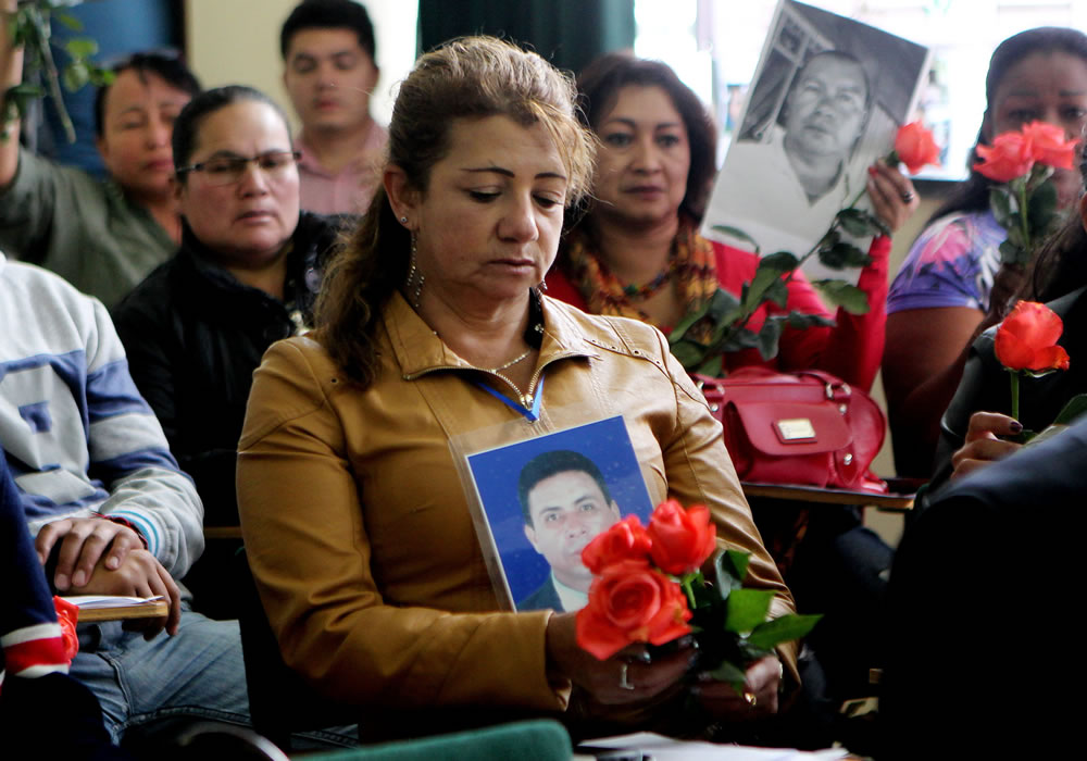Familiares de personas desaparecidas asisten a una rueda de prensa. Foto: EFE