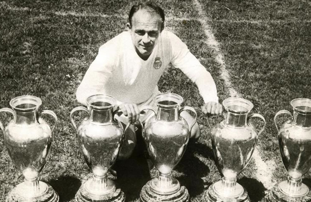 Fotografía de archivo tomada el 25/05/1960 del presidente de honor y exjugador del Real Madrid,. Foto: EFE
