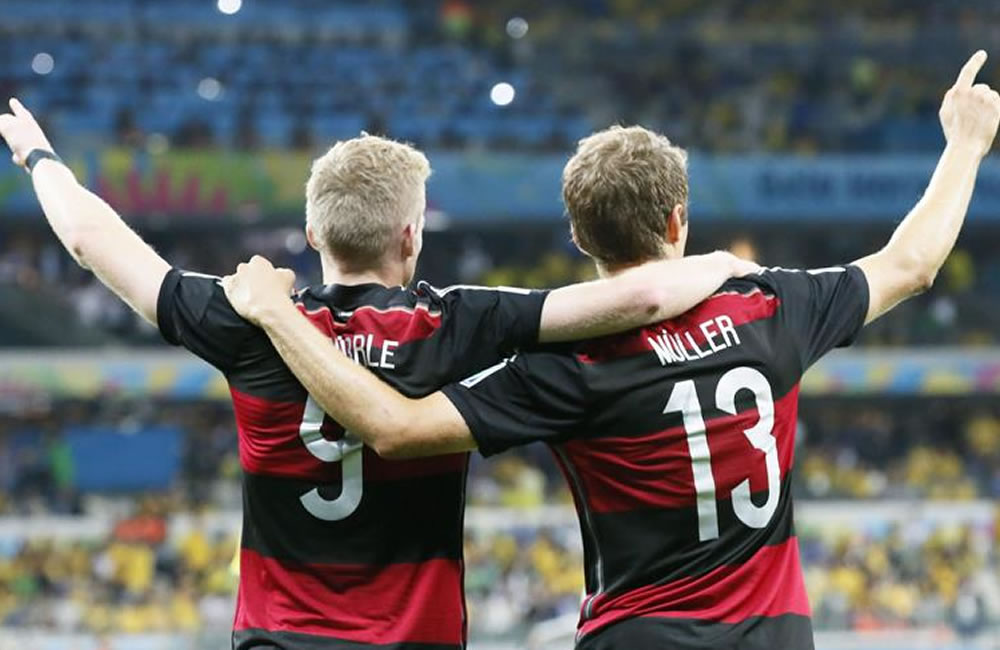 Alemania festeja su paso a la final de Brasil 2014 tras golear al anfitrión. Foto: EFE