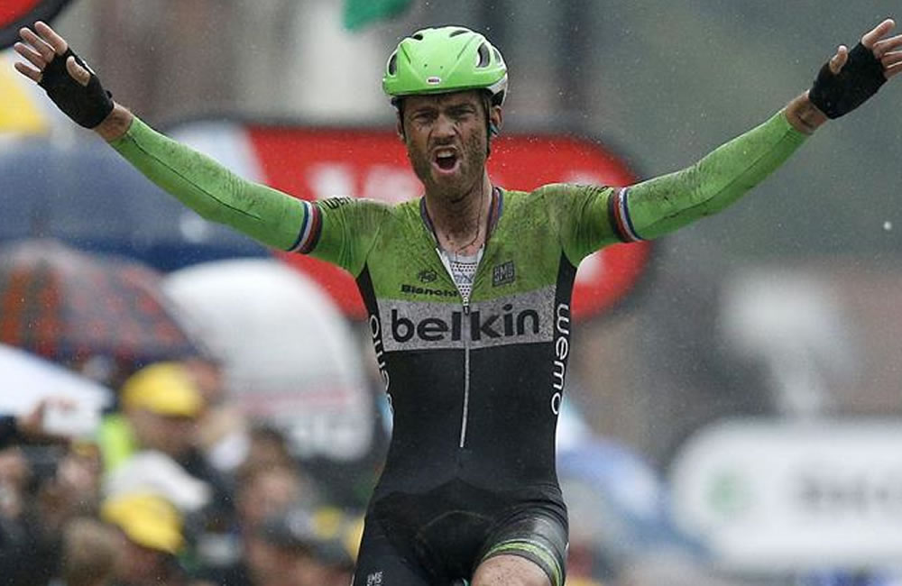 El ciclista holandés Lars Boom, del equipo Belkin Procycling, se proclama vencedor de la quinta etapa del Tour de Francia. Foto: EFE