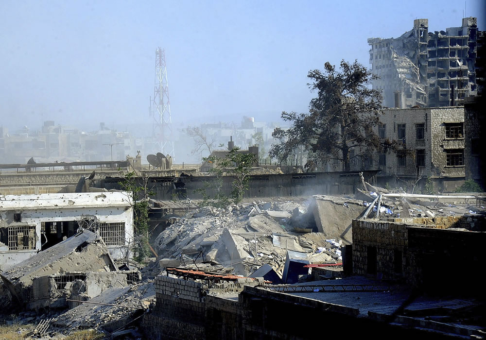 Fotografía facilitada por la agencia siria SANA que muestra los restos de edificios tras la demolición de unos túneles en el área de Jouber en Damasco. Foto: EFE