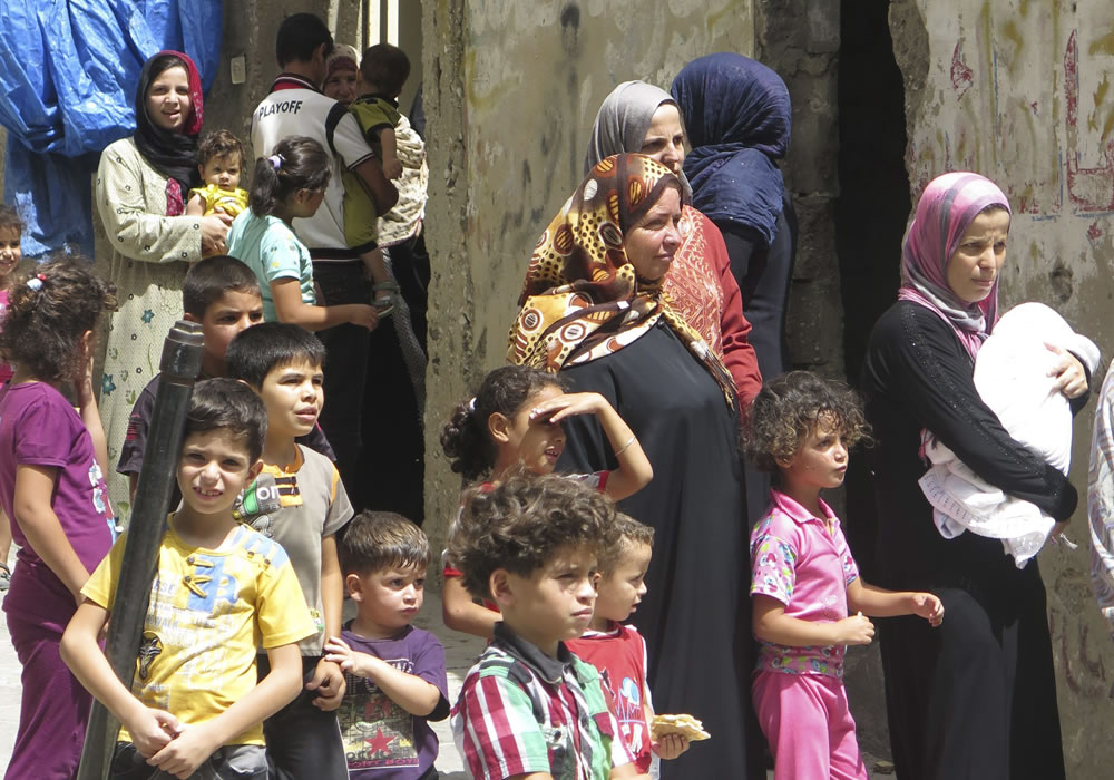 Miles de gazatíes han huido en busca de refugio a instalaciones de la agencia de la ONU. Foto: EFE