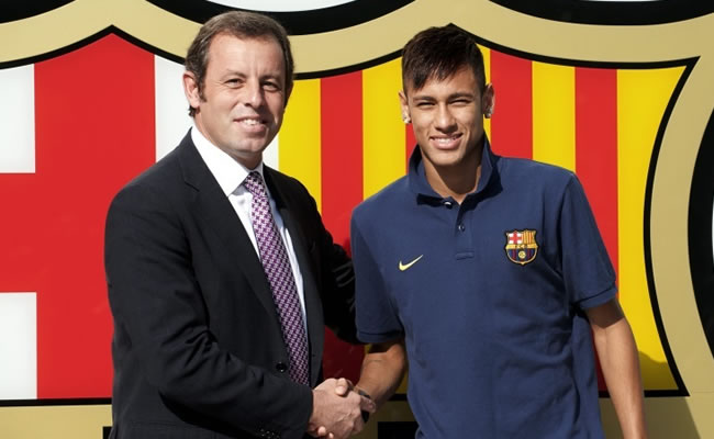 El expresidente del Barcelona Sandro Rosell junto al brasileño Neymar. Foto: EFE