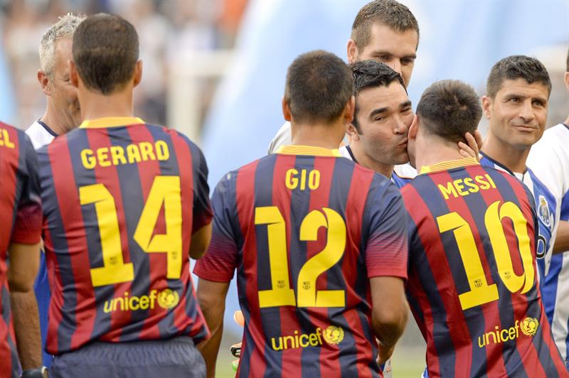 Messi y Eto'o se cuelan con sus goles en la fiesta de despedida de Deco. Foto: EFE