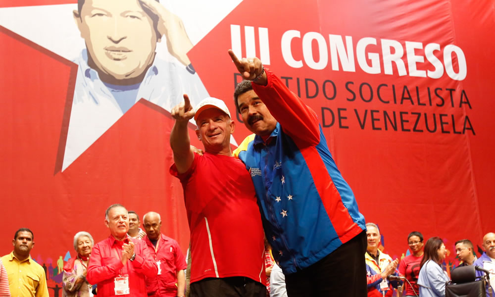 Foto cedida por la Presidencia de Miraflores que muestra al presidente venezolano Nicolás Maduro junto al exjefe de la inteligencia militar Hugo Carvajal. Foto: EFE
