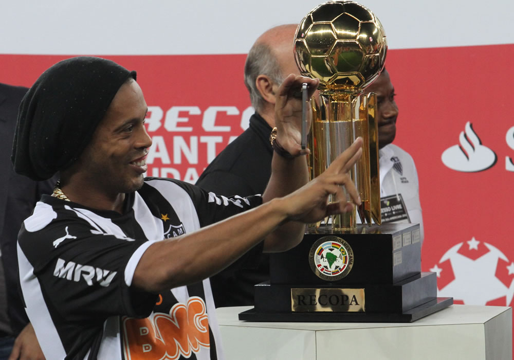 Ronaldinho Gaúcho acuerda su salida del Atlético Mineiro. Foto: EFE