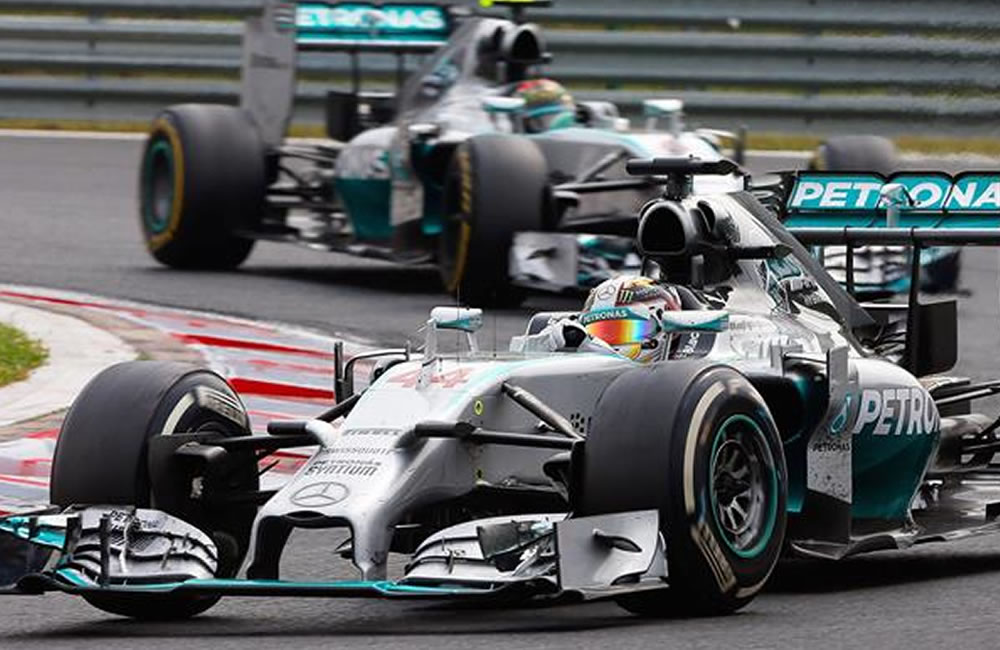 El jefe de Red Bull apoya la negativa de Hamilton a dejar adelantar a Rosberg. Foto: EFE