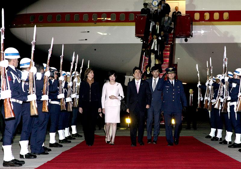 Primer ministro japonés, Shinzo Abe llegando a Colombia. Foto: EFE