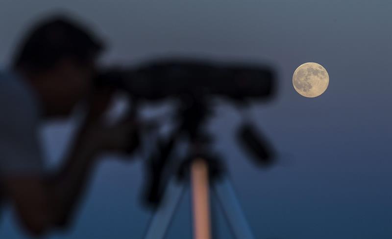 Superluna en Tenrife. Foto: EFE
