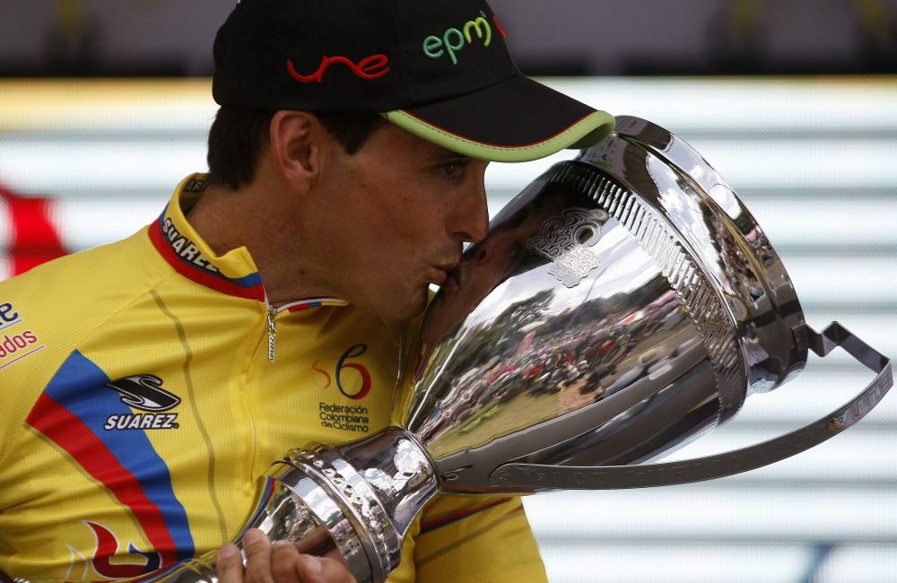 Óscar Sevilla ganó la Vuelta a Colombia por un segundo de ventaja. Foto: EFE