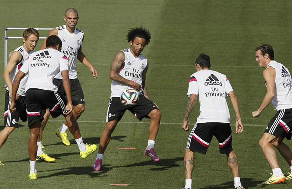 Los jugadores del Real Madrid Modric, Pepe, Marcelo, Di María y Bale, durante el entrenamiento. Foto: EFE