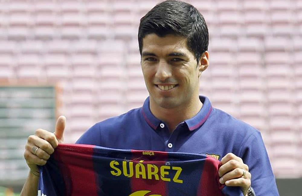El delantero uruguayo Luis Suárez, que ha sido presentado hoy oficialmente como nuevo jugador azulgrana. Foto: EFE