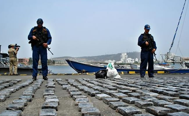 Intervienen 240 kg de cocaína ocultos en una lancha que viajó desde Colombia. Foto: EFE