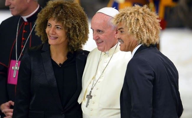El 'Pibe' Valderrama visitó al Papa Francisco previo al partido de la Paz. Foto: Twitter