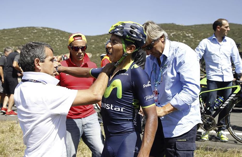 El colombiano Nairo Quintana (c) ha abandonado la Vuelta a España. Foto: EFE